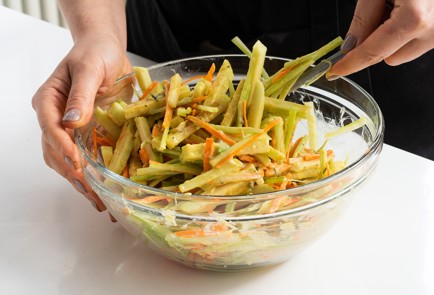 Фото шага рецепта Цыплятакорнишоны фаршированные овощами 151712 шаг 1