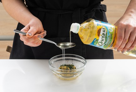 Фото шага рецепта Цыплятакорнишоны фаршированные овощами 151712 шаг 2