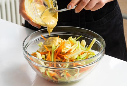 Фото шага рецепта Цыплятакорнишоны фаршированные овощами 151712 шаг 3