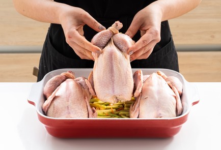 Фото шага рецепта Цыплятакорнишоны фаршированные овощами 151712 шаг 6