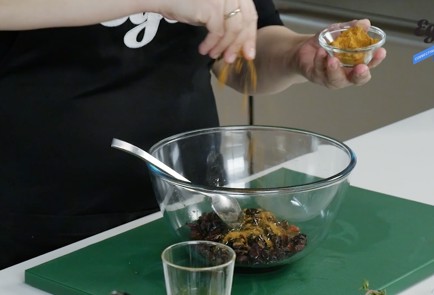 Фото шага рецепта Цыплята в ягодах и меде с запеченным миникартофелем 136749 шаг 1  