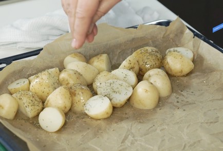 Фото шага рецепта Цыплята в ягодах и меде с запеченным миникартофелем 136749 шаг 3  