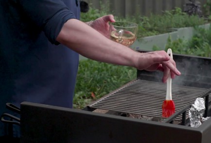 Фото шага рецепта Дачный салат со скумбрией на мангале 174463 шаг 1  