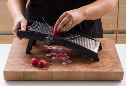 Фото шага рецепта Дачный тост с редиской и зеленью 152469 шаг 1  