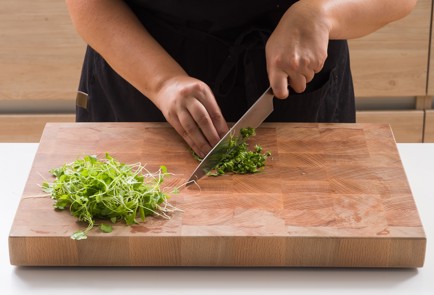 Фото шага рецепта Дачный тост с редиской и зеленью 152469 шаг 3  