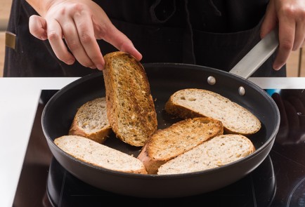 Фото шага рецепта Дачный тост с редиской и зеленью 152469 шаг 7  