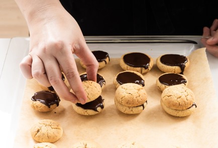 Фото шага рецепта Печенье Дамские поцелуйчики 151404 шаг 12  