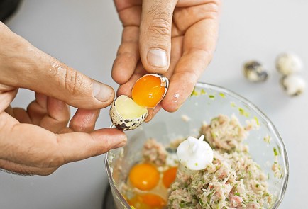 Фото шага рецепта Деревенские котлеты из кролика с пряными травами и пармезаном 31788 шаг 3  