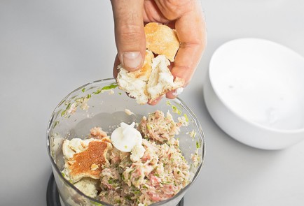 Фото шага рецепта Деревенские котлеты из кролика с пряными травами и пармезаном 31788 шаг 4  