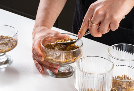 Фото шага рецепта Десерт из авокадо в стаканчике 191309 шаг 4  