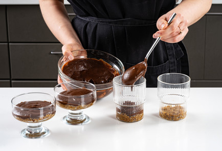 Фото шага рецепта Десерт из авокадо в стаканчике 191309 шаг 7  