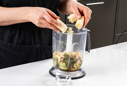 Фото шага рецепта Десерт из авокадо в стаканчике 191309 шаг 8  