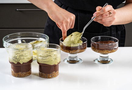 Фото шага рецепта Десерт из авокадо в стаканчике 191309 шаг 9  