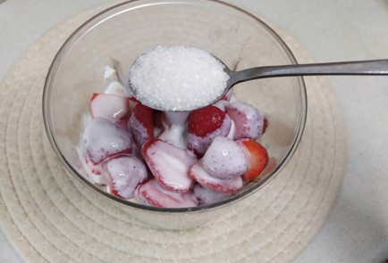 Фото шага рецепта Десерт из творога и ягод 189871 шаг 6  