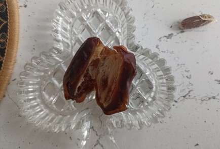 Фото шага рецепта Простой быстрый десерт из ТикТока 191578 шаг 1  