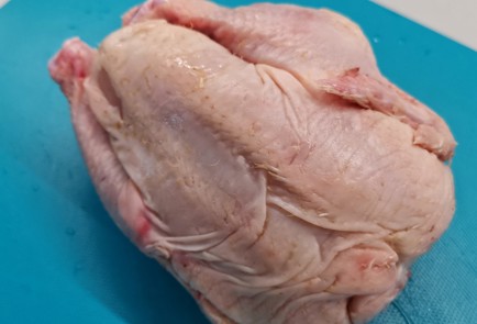 Фото шага рецепта Куриный суп с перепелиными яйцами и перцем чили 173405 шаг 1  