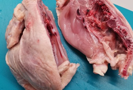 Фото шага рецепта Куриный суп с перепелиными яйцами и перцем чили 173405 шаг 2  