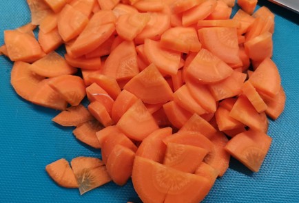 Фото шага рецепта Куриный суп с перепелиными яйцами и перцем чили 173405 шаг 3  