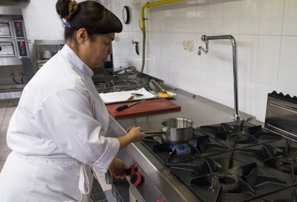 Фото шага рецепта Димсамы с картошкой и огурцами 138571 шаг 1  