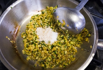 Фото шага рецепта Димсамы с картошкой и огурцами 138571 шаг 15  