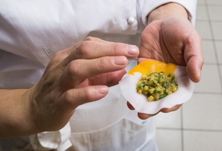 Фото шага рецепта Димсамы с картошкой и огурцами 138571 шаг 16  