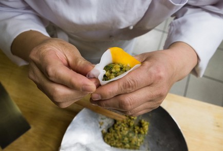 Фото шага рецепта Димсамы с картошкой и огурцами 138571 шаг 17  