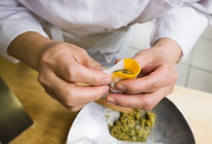 Фото шага рецепта Димсамы с картошкой и огурцами 138571 шаг 18  