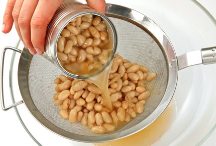 Фото шага рецепта Дип из белой фасоли с табаско 28061 шаг 1  