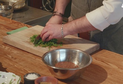 Фото шага рецепта Долма с черносливом в свекольных листьях 175770 шаг 2  