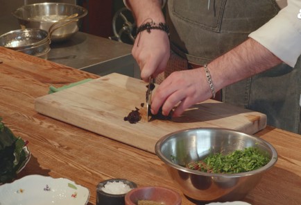 Фото шага рецепта Долма с черносливом в свекольных листьях 175770 шаг 3  