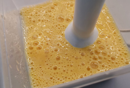 Фото шага рецепта Домашний майонез из двух видов яиц 152009 шаг 4  