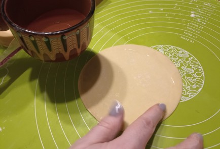 Фото шага рецепта Домашние хинкали из готового теста в пароварке 191132 шаг 6