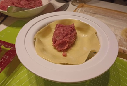 Фото шага рецепта Домашние хинкали из готового теста в пароварке 191132 шаг 8