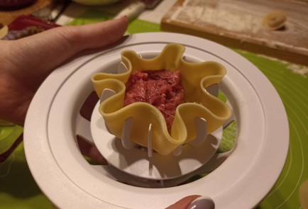 Фото шага рецепта Домашние хинкали из готового теста в пароварке 191132 шаг 9