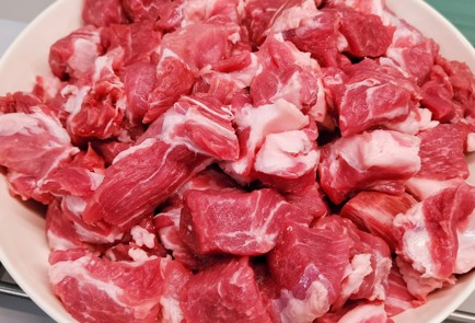 Фото шага рецепта Домашние колбаски с салом 152865 шаг 1  