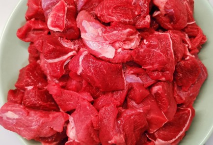 Фото шага рецепта Домашние колбаски с салом 152865 шаг 2  