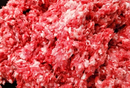 Фото шага рецепта Домашние колбаски с салом 152865 шаг 4  