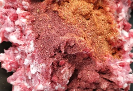 Фото шага рецепта Домашние колбаски с салом 152865 шаг 6  