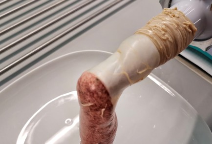 Фото шага рецепта Домашние колбаски со сливками и чесноком 152589 шаг 9