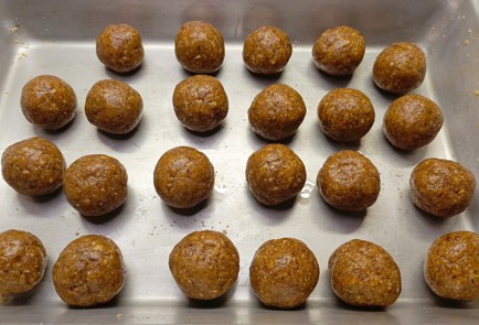 Фото шага рецепта Домашние конфеты Два шоколада 188386 шаг 10  