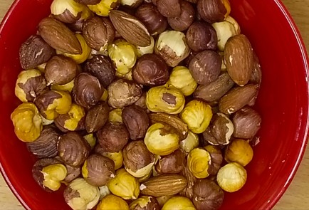 Фото шага рецепта Домашние конфеты Два шоколада 188386 шаг 5  