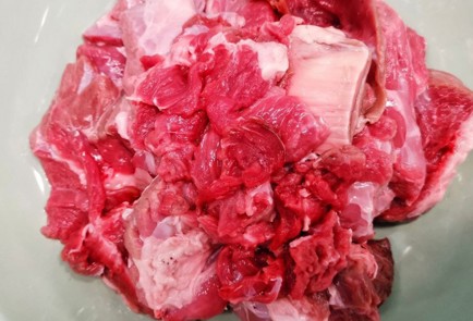 Фото шага рецепта Домашние котлеты с чесноком и базиликом 152590 шаг 1  