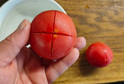 Фото шага рецепта Домашние котлеты с луком и помидорами 174220 шаг 3  