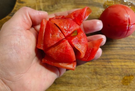 Фото шага рецепта Домашние котлеты с луком и помидорами 174220 шаг 5  