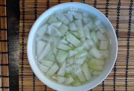 Фото шага рецепта Домашние котлеты с луком и помидорами 174220 шаг 7  