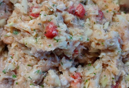 Фото шага рецепта Домашние котлеты с луком и помидорами 174220 шаг 9  