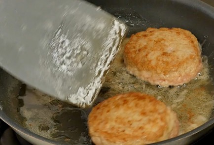 Фото шага рецепта Домашние котлеты 126611 шаг 8  