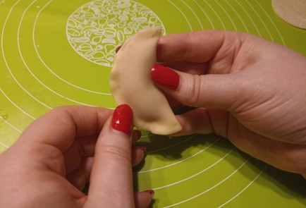 Фото шага рецепта Домашние пельмени из готового теста 191133 шаг 6  