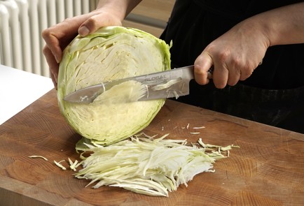 Фото шага рецепта Домашние пирожки с капустой 152954 шаг 5  