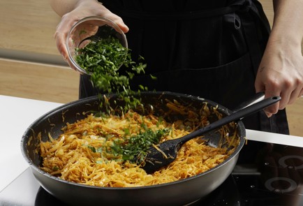 Фото шага рецепта Домашние пирожки с капустой 152954 шаг 8  